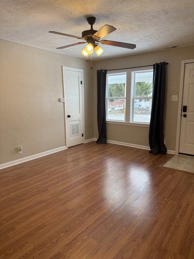 509 E Mill St, Fortville, IN 46040 - photo 6