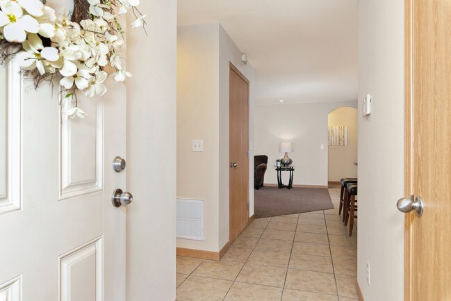 Melrose and Brooklyn Heights Apartments, Charleston, IL 61920 - photo 3