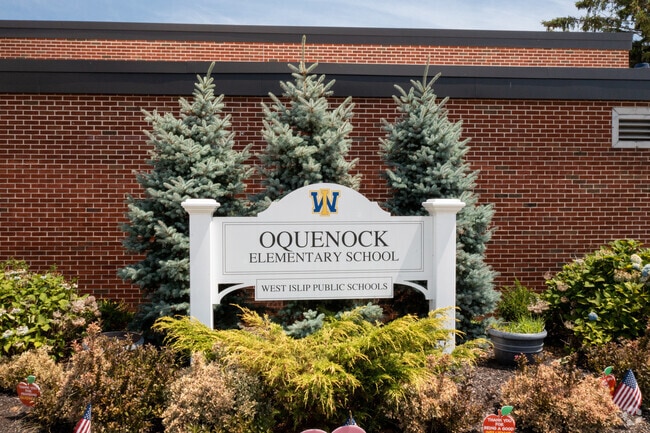 Oquenock Elementary School is a public institution.