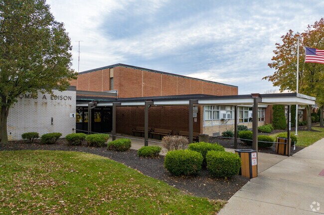 Edison Middle School has 741 students in grades 6-8 with a student-teacher ratio of 18 to 1.