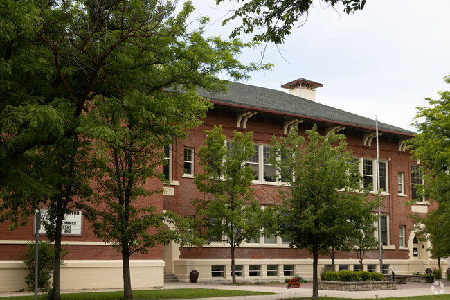 Front entrance of Washington Elementary School.