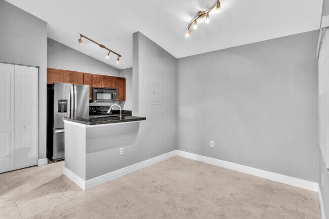 2881 N Oakland Forest Dr unit 110, Oakland Park, FL 33309 - photo 6