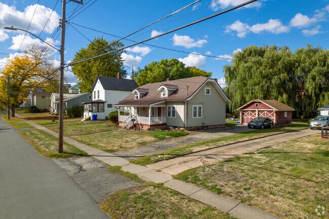 Midcentury homes can be found throughout Albion Town Orleans.