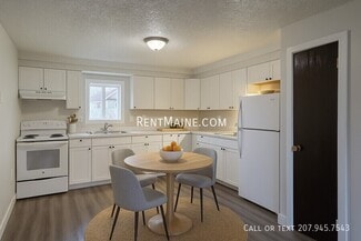 22 Hillside Ln Unit 2, Lewiston, ME 04240