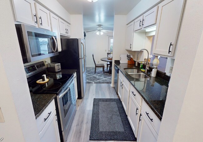 1335 Summit Ave unit 204, Oshkosh, WI 54901 - photo 6