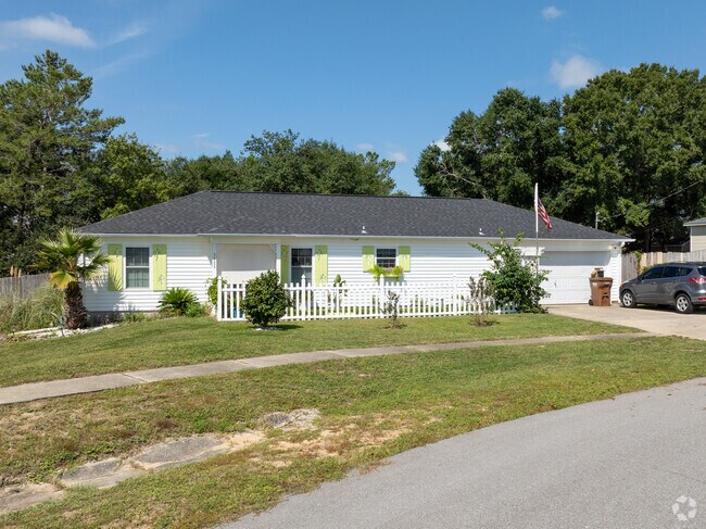 There are many established neighborhoods of ranch style homes in Holley.