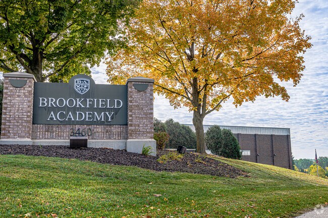 Brookfield Academy provides education in the neighborhood of Brookfield Township.