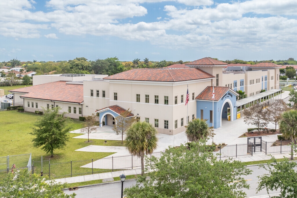 Kendall Square K-8 Center has an A- score on Niche.