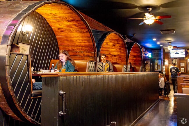 The Barefoot Peddler in Greenvale serves classic pub fare just minutes from Old Brookville.