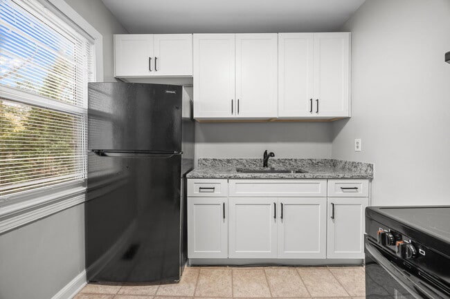 300 Chamberlain St unit B, Raleigh, NC 27607 - photo 5