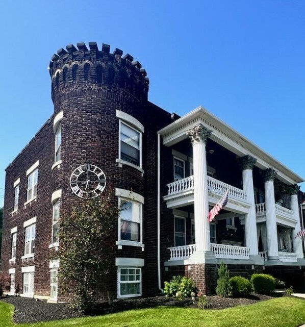 11009-11011 Clifton Blvd, Cleveland, OH 44102