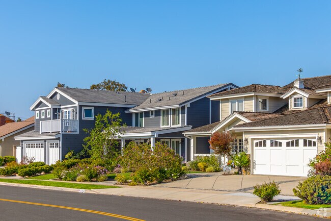 Costa Mesa offers a variety of housing options, from condos, townhomes, to single-family.
