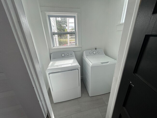 302 Live Oak St unit 4, New Smyrna Beach, FL 32168 - photo 5