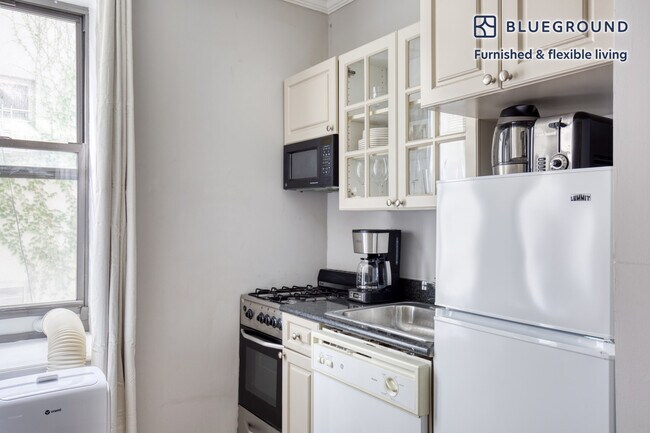432 E 13th St unit FL2-ID923, New York, NY 10009 - photo 5