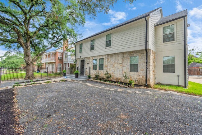 2817 Southmore Blvd unit 3, Houston, TX 77004 - photo 2