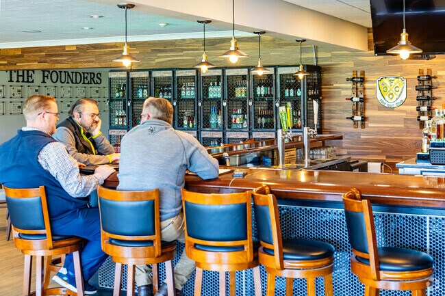 Flint Golf Club offers take-out and bar access for members near Southside Business District.