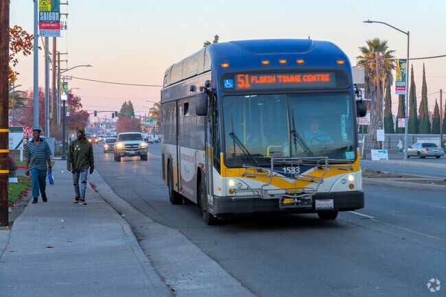 Glen Elder residents can enjoy public transportation to nearby shopping destinations.