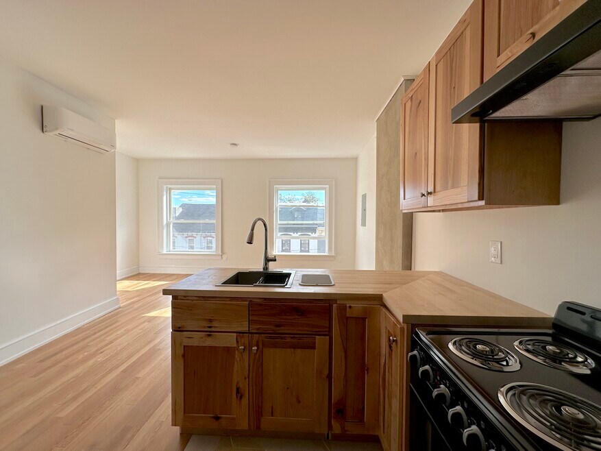 140 3rd St unit 4, Newburgh, NY 12550 - photo 1