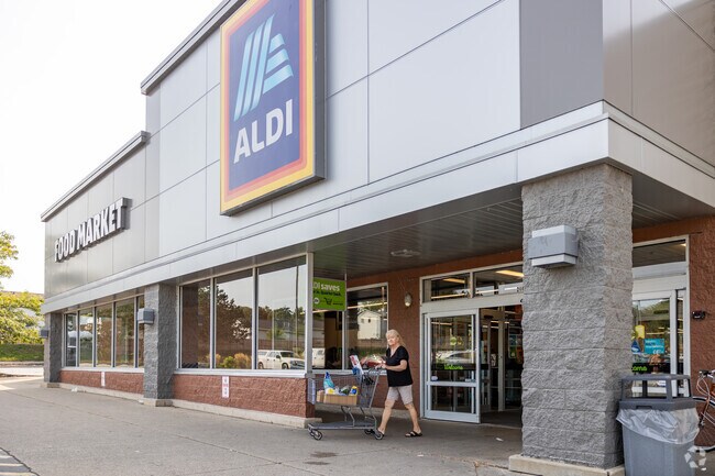 Aldi offers convenience when grocery shopping in Imperial Pride.