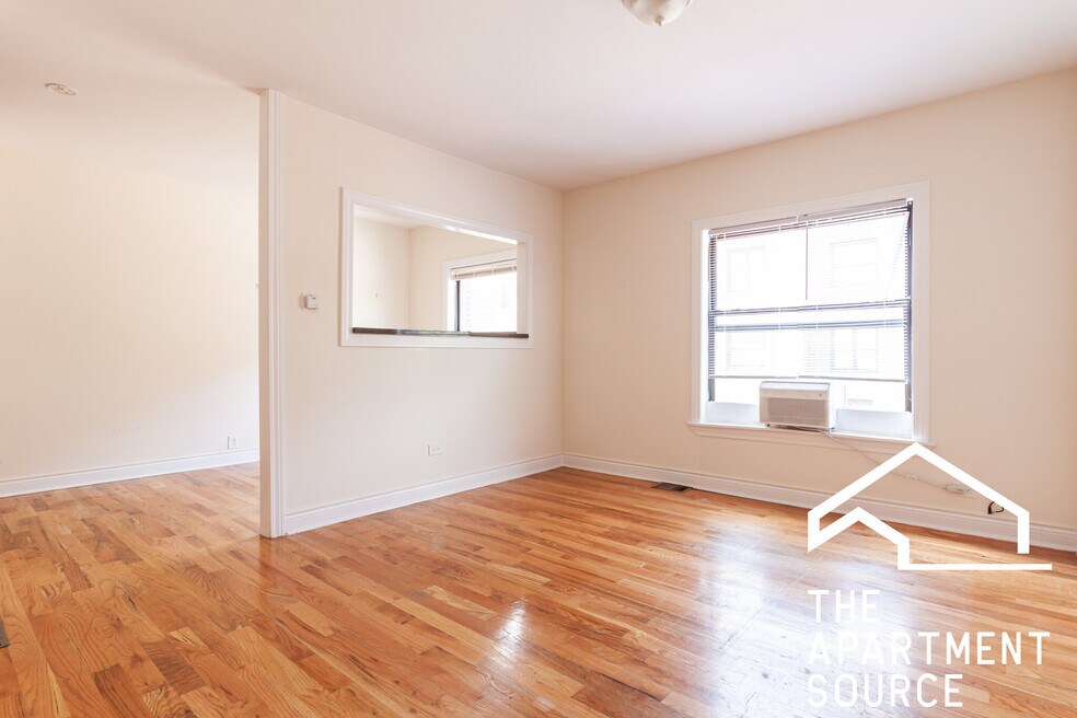 828 W Waveland Ave unit 3, Chicago, IL 60613 - photo 1