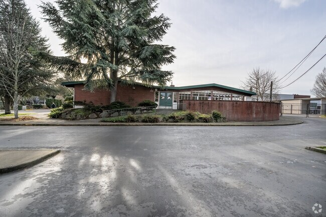 Stephen Decatur Elementary School north parking lot.