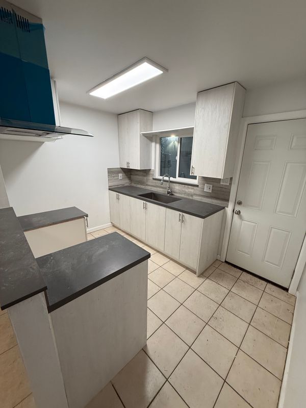 10009 Sepulveda Blvd, Los Angeles, CA 91345