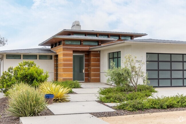 Modern Craftsman homes are the new trend in Carpinteria.