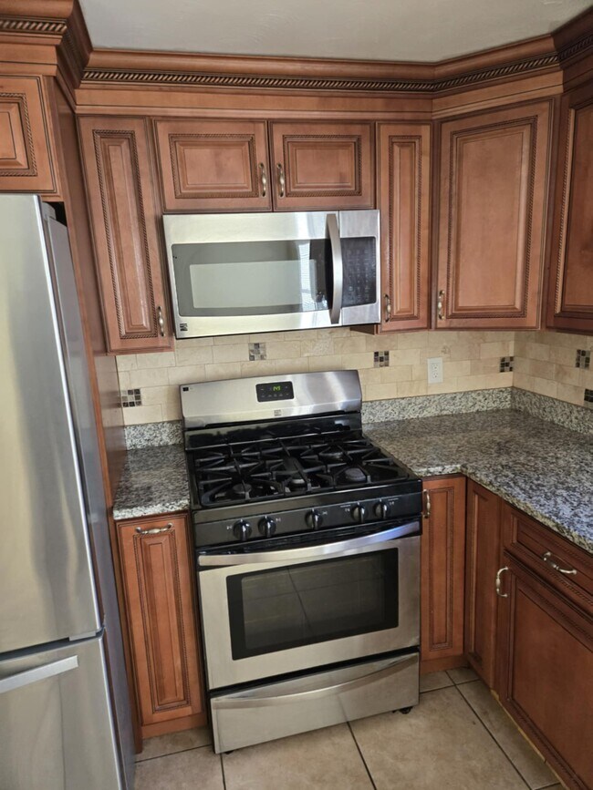 144 Osgood Ave unit 1st floor, New Britain, CT 06053 - photo 2