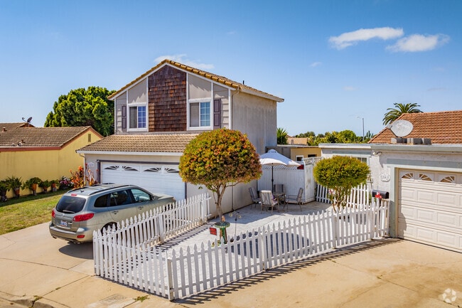 Large multi family homes is a great choice to raise a family in Salinas.