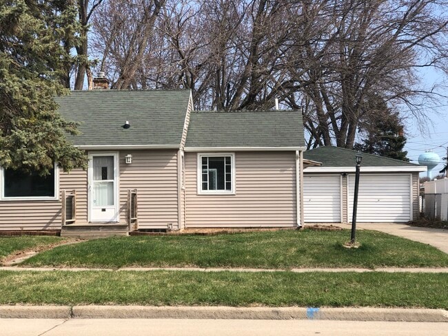 Large 2.5 car garage