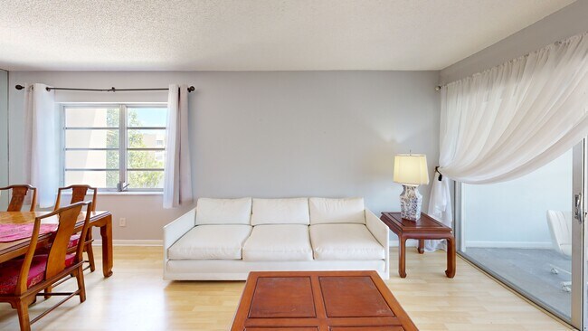 5961 NW 61st Ave unit 301, Tamarac, FL 33319 - photo 2