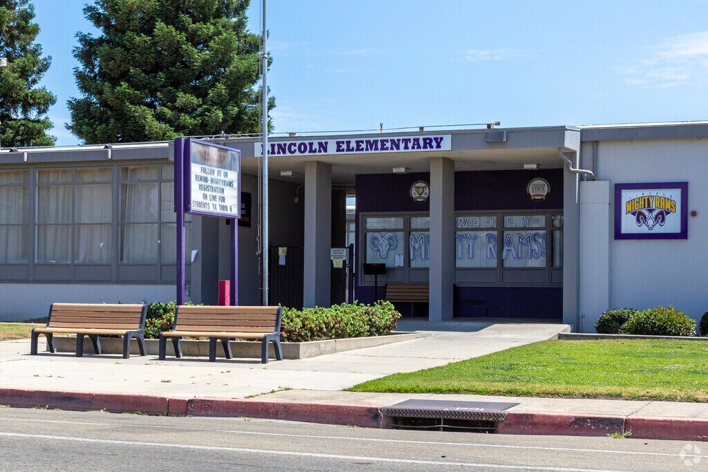 Lincoln Elementary School is located in Sanger California.