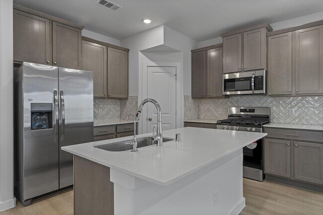 110 Orange Blossom Ct unit 38030745, Mont Belvieu, TX 77535 - photo 3