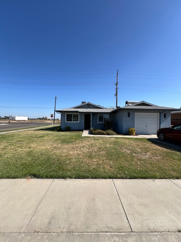1944 Idlewood Cir, Hanford, CA 93230