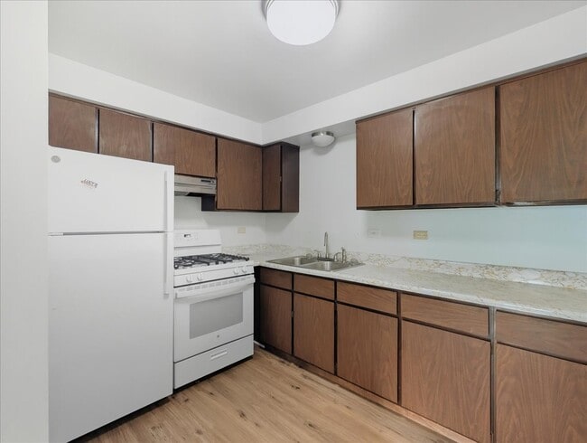 122 W Washington St unit 302, Round Lake, IL 60073 - photo 4