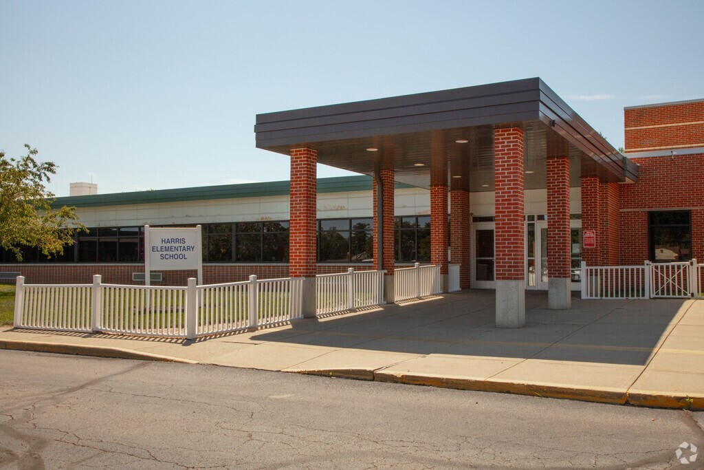 Harris Elementary School serves Greenfield students from Pre-K through the 5th grade.