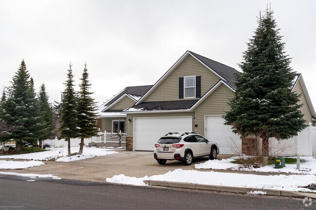 Older traditional homes are very common and can be found in Hayden.