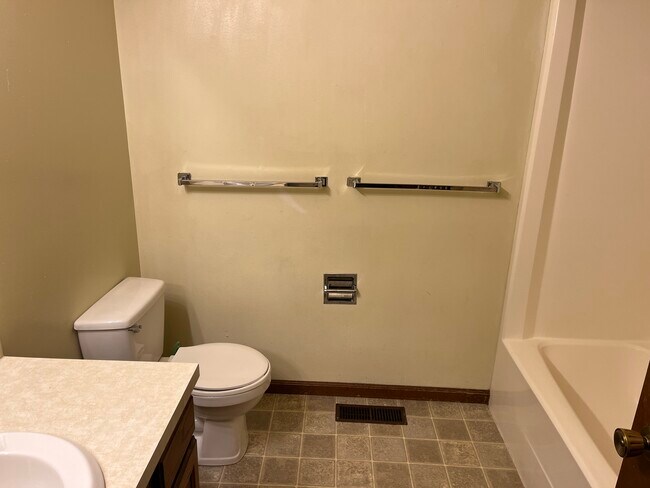 1829 Manor Haus Ct unit 2, Goshen, IN 46526 - photo 6
