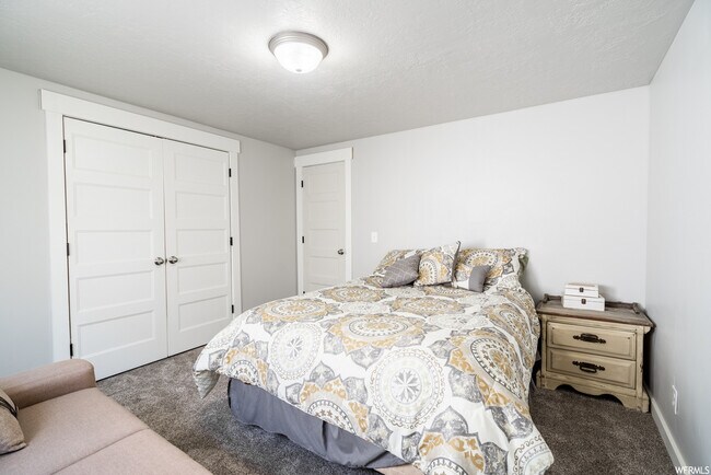 5166 E Moab Rim Ct, Eagle Mountain, UT 84005 - photo 4