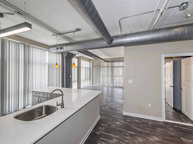 222 Saratoga, Baltimore, MD 21202 - photo 2