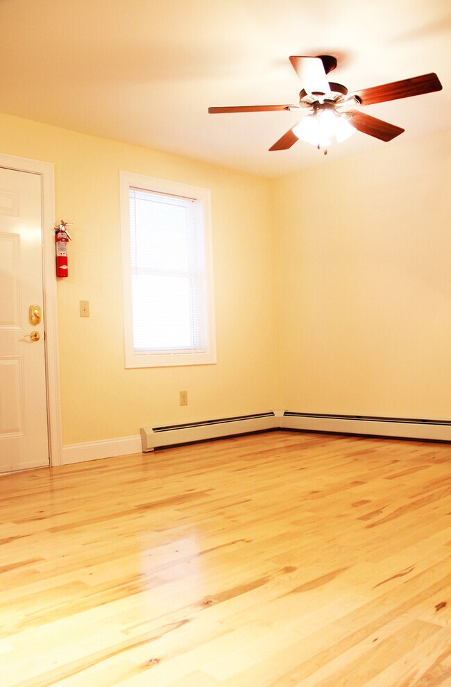 51 N Champlain St unit 2, Burlington, VT 05401 - photo 4