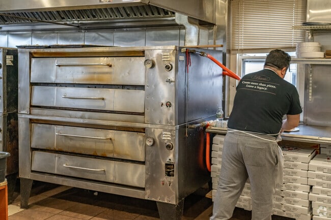 Villa Borghese has fresh pizza and sandwiches.