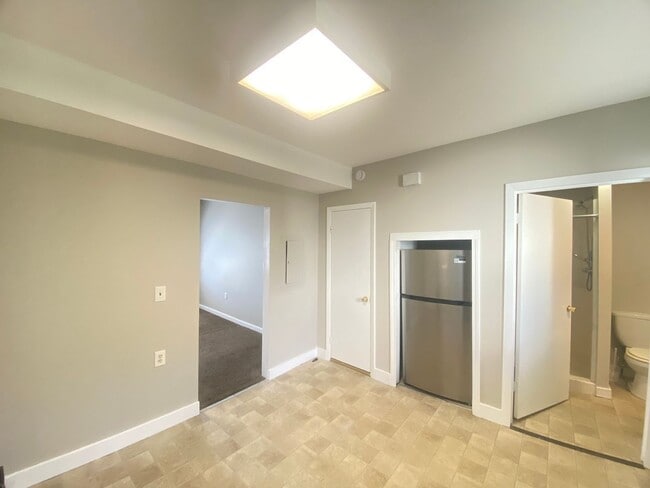 7 Commercial St unit E, Nashua, NH 03060 - photo 3