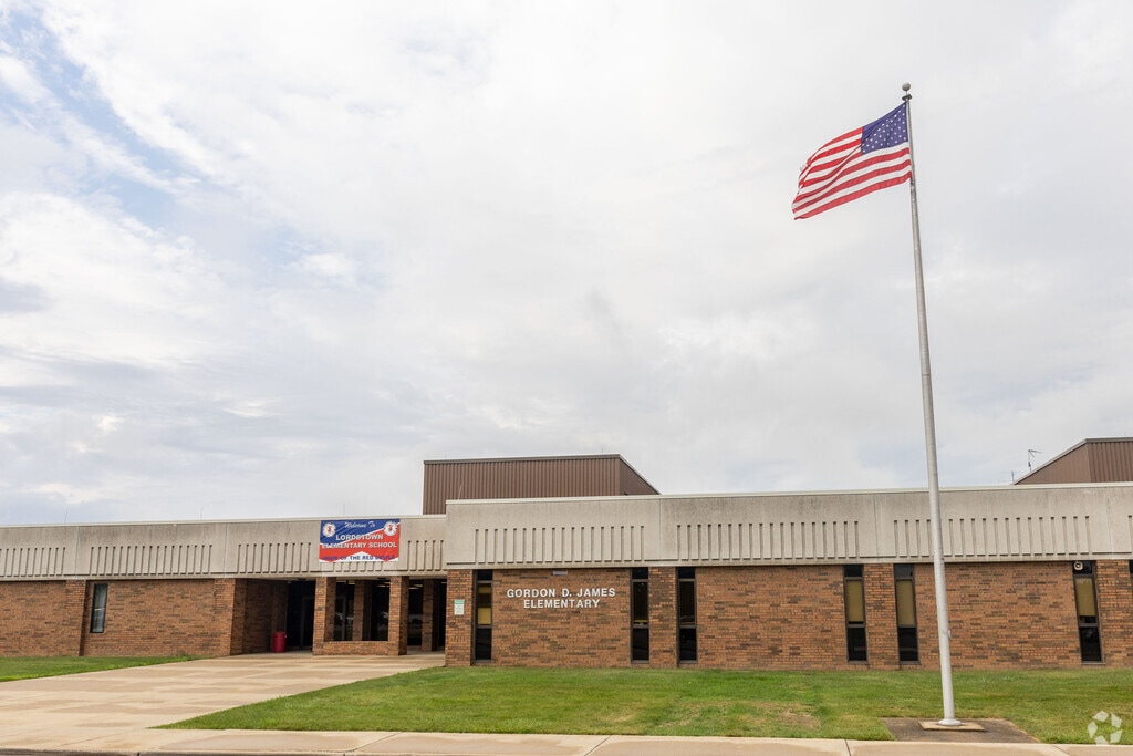 Lordstown Elementary School provides education in the neighborhood of 
Outlying Trumbull County