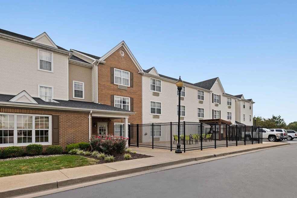 1662 Fenton Business Park Ct, Fenton, MO 63026 - photo 1