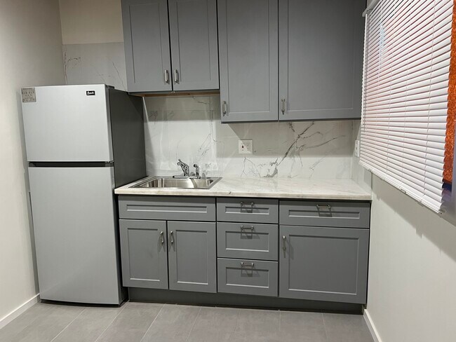 819 Alta Vista N Blvd unit 2, Los Angeles, CA 90046 - photo 2