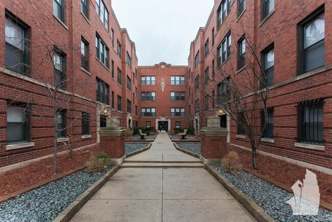 3523 N Racine Ave unit 3E, Chicago, IL 60657 - photo 2