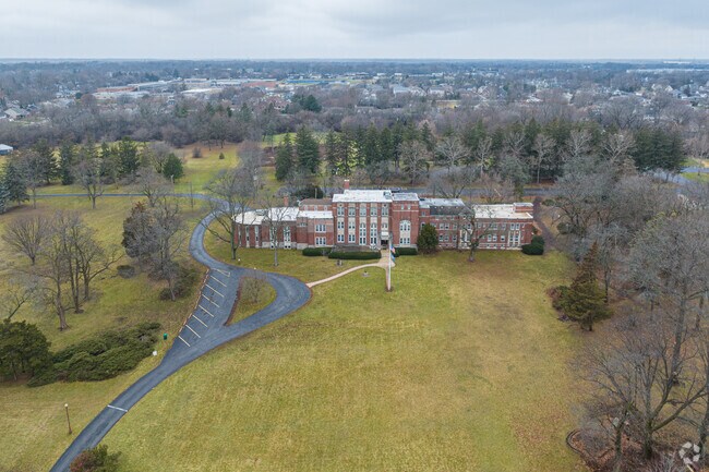 Prairie School of Dupage has a student-teacher ratio of 8 to 1.