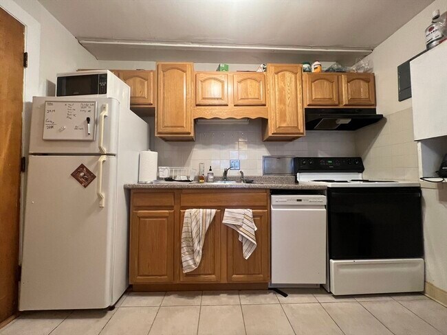 11 Commonwealth Ct unit 11 Commonwealth Ct., Boston, MA 02135 - photo 3