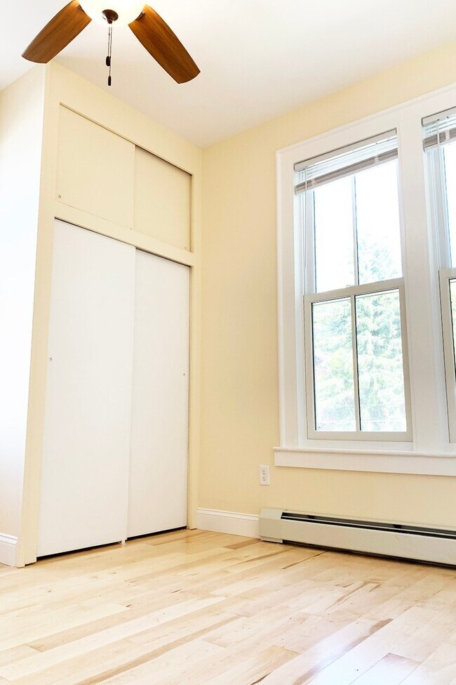 375 St Paul St unit 3, Burlington, VT 05401 - photo 4